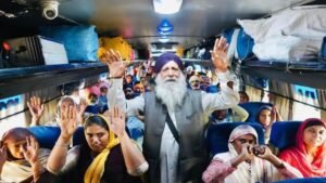 बुजुर्गों की Golden Temple जाने की मन्नतें पूरी करने निकली Mann सरकार: Punjab से तीर्थ यात्रा का दूसरा काफिला रवाना