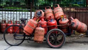 आम जनता को बड़ा झटका: घरेलू LPG सिलेंडर की कीमतों में भारी बढ़ोतरी