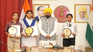 पंजाब में ‘शिक्षा क्रांति’ का असर, आठवीं के नतीजों में बेटियों का जलवा; टॉप 20 में से 19 स्थानों पर जमाया कब्जा
