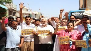 AAP नेताओं और कार्यकर्ताओं द्वारा “पंजाब के गद्दारों” के खिलाफ राज्यव्यापी प्रदर्शन, दलबदलू संसद सदस्यों की सदस्यता रद्द करने की मांग
