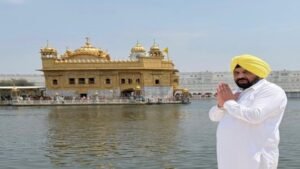 श्री हरिमंदिर साहिब में नतमस्तक हुए हरभजन सिंह ईटीओ, पंजाब की खुशहाली के लिए की अरदास