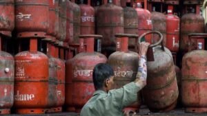 महंगाई का बड़ा झटका! घरेलू LPG सिलेंडर महंगा, बढ़ा रसोई का बजट