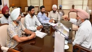वित्त मंत्री हरपाल सिंह चीमा ने कर्मचारी यूनियनों के साथ उच्च स्तरीय बैठकों की अध्यक्षता की, लंबित मुद्दों के जल्द समाधान के दिए निर्देश