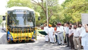 भगवंत मान सरकार द्वारा दिल्ली हवाई अड्डे के लिए लग्जरी बसों के बेड़े का विस्तार; परिवहन मंत्री हरपाल सिंह चीमा ने 5 नई सुपर इंटीग्रल वोल्वो बसों को हरी झंडी दिखाकर रवाना किया