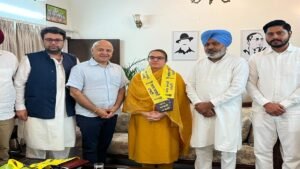 आप के सीनियर नेता मनीष सिसोदिया और हरपाल चीमा ने डॉ. डोडा का पार्टी में किया स्वागत